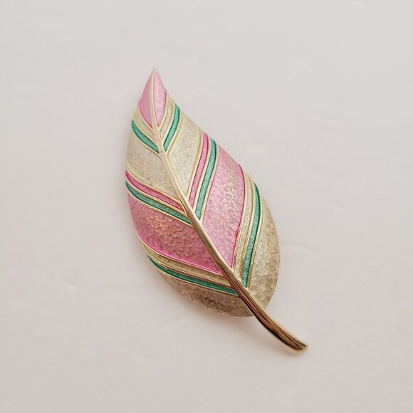 Kramer Enamel Leaf Brooch – Vintage Pink, Green & Gold Tone - Picture 2 of 6